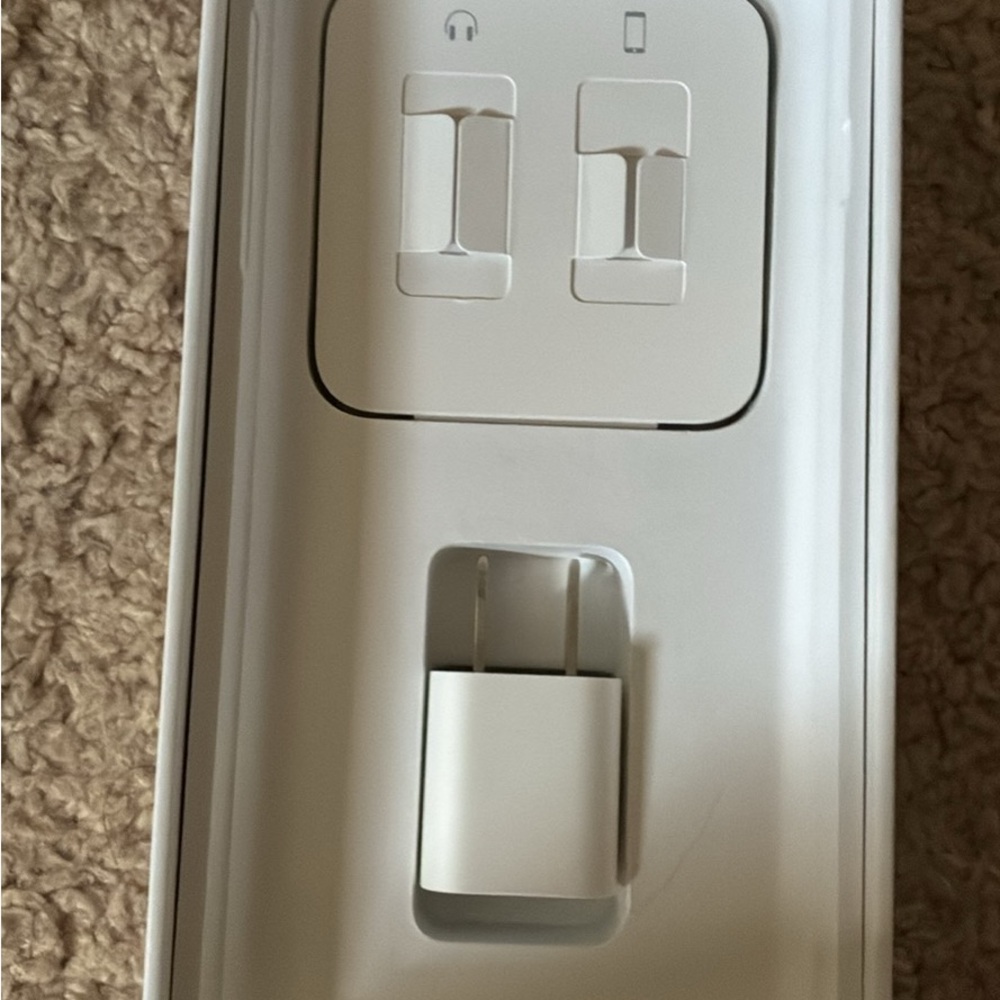 Brand new Apple iPhone EarPods Lightning plug WIRED Headset Earbuds Headphone